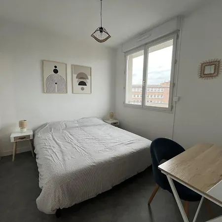 F2 Neuf, Centre Ville, Terrasse, Wifi, Garage