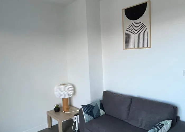 F2 Neuf, Centre Ville, Terrasse, Wifi, Garage Appartement