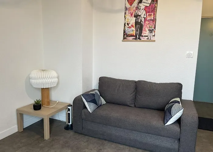 F2 Neuf, Centre Ville, Terrasse, Wifi, Garage *