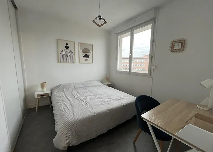 F2 Neuf, Centre Ville, Terrasse, Wifi, Garage